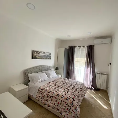 Falu Centro Con Cucina E Bagno Privato Naples