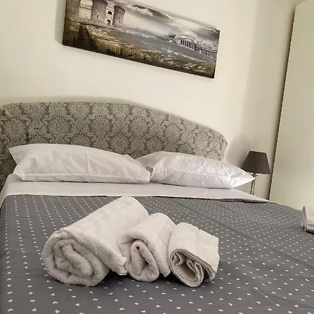 Guest house Falu Centro Con Cucina E Bagno Privato Naples